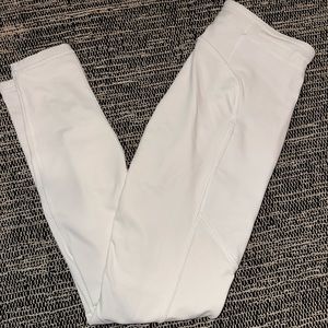 Lululemon, size 4, white, mid rise, leggings with pockets!